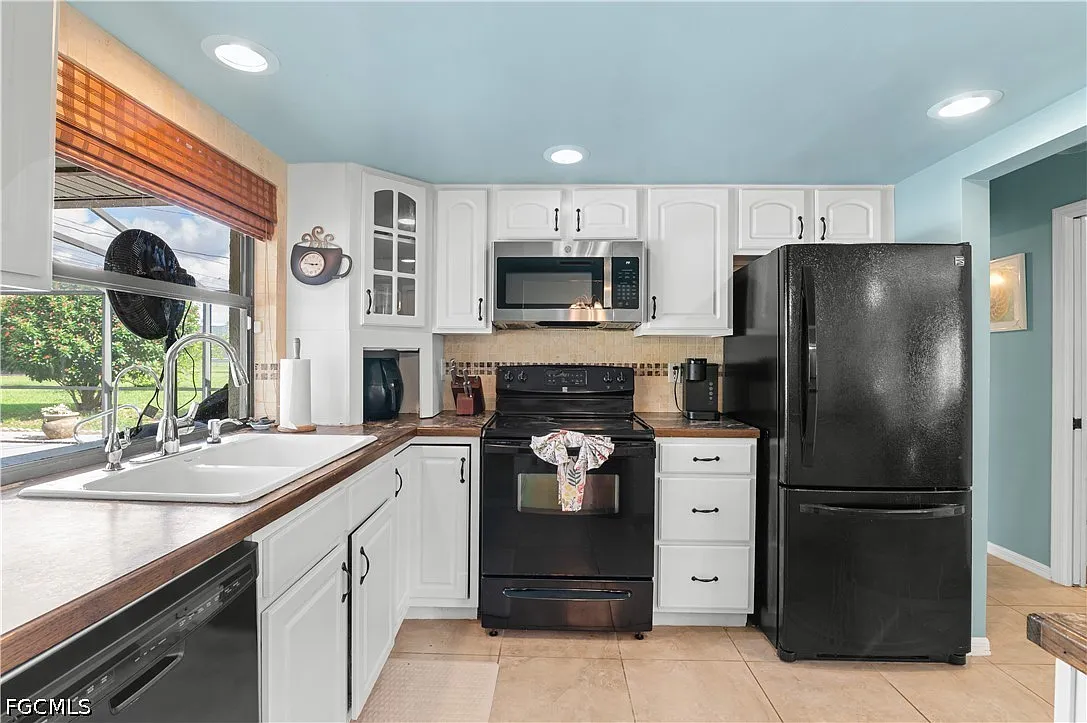 3 bed, 2.0 bath, 1236 sqft, $2,300 — Photo 4