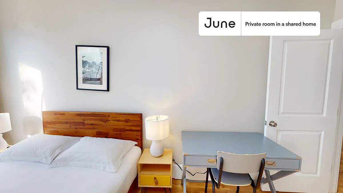 Full bedroom in 5 bed/2 bath home in Brighton #1403 D — Photo 3