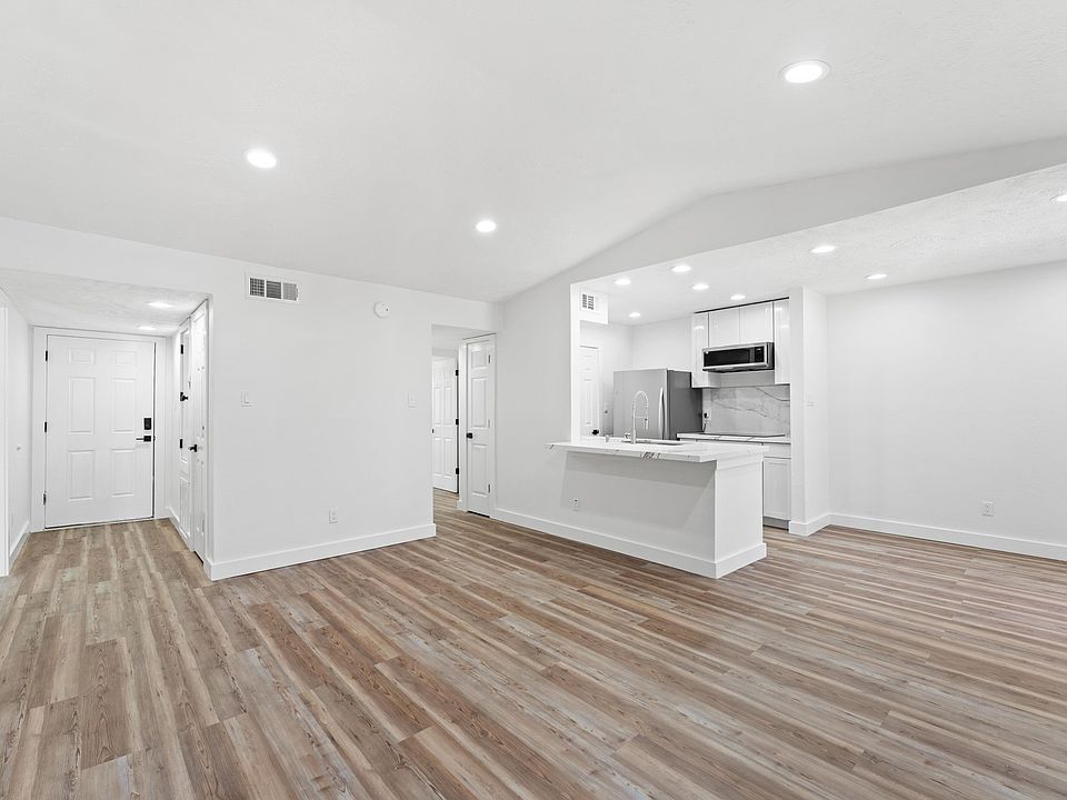 1st image of 17331 Red Oak Dr APT 14