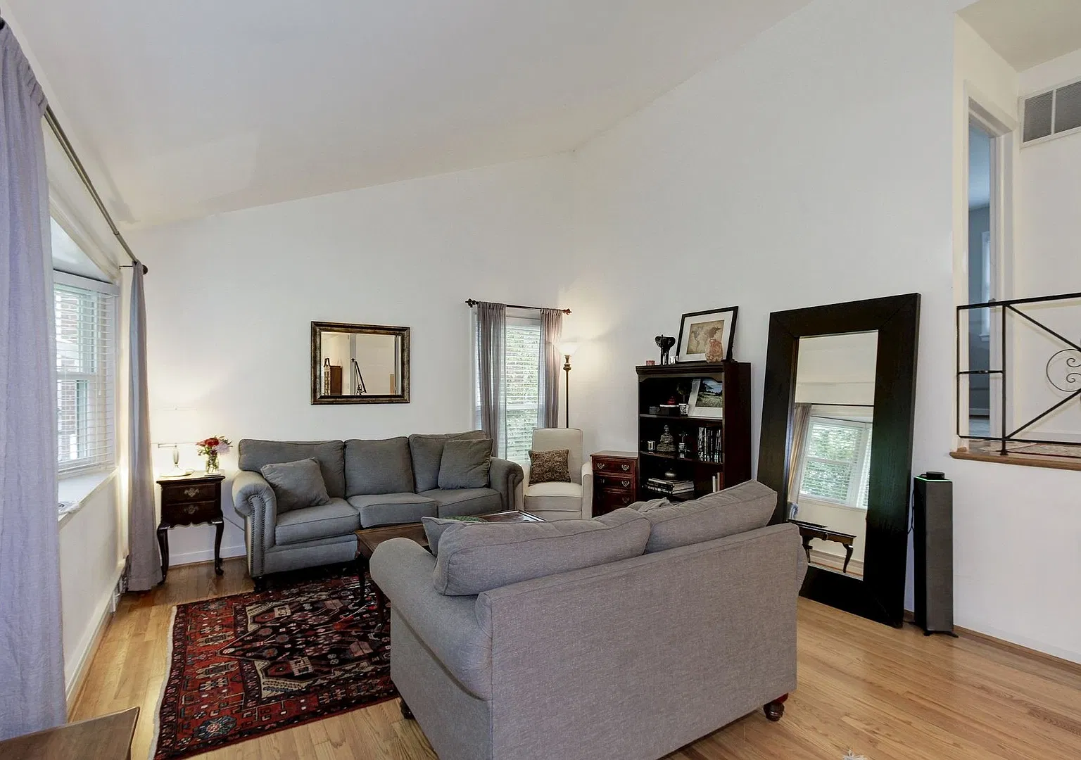 3 Bed 2 Bath - Silver Spring Split Level - Move In Ready — Photo 3