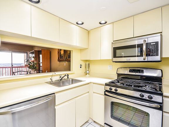 4th image of 10 Stewart Pl APT 9JW