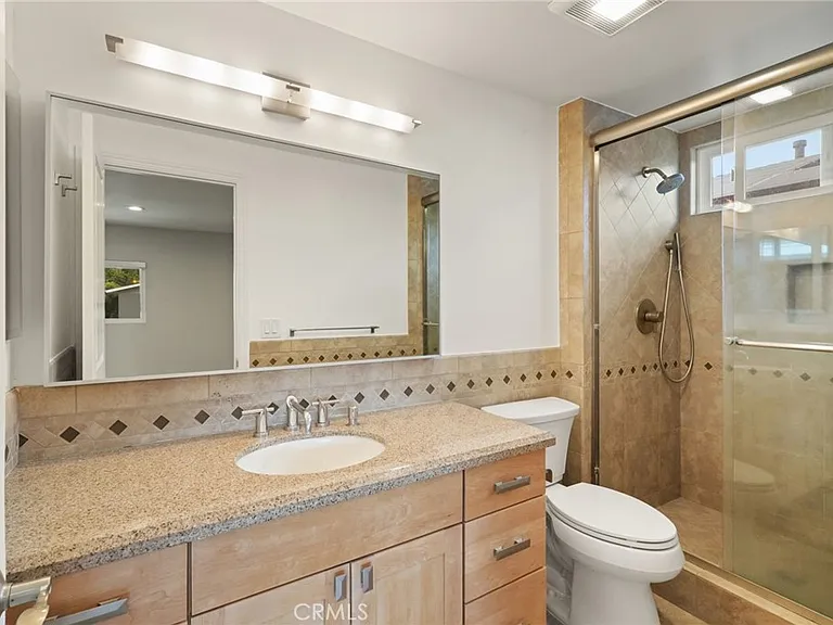 6215 Hesperia Ave — Photo 25