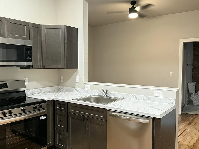 201 W Main St #8 — Photo 2