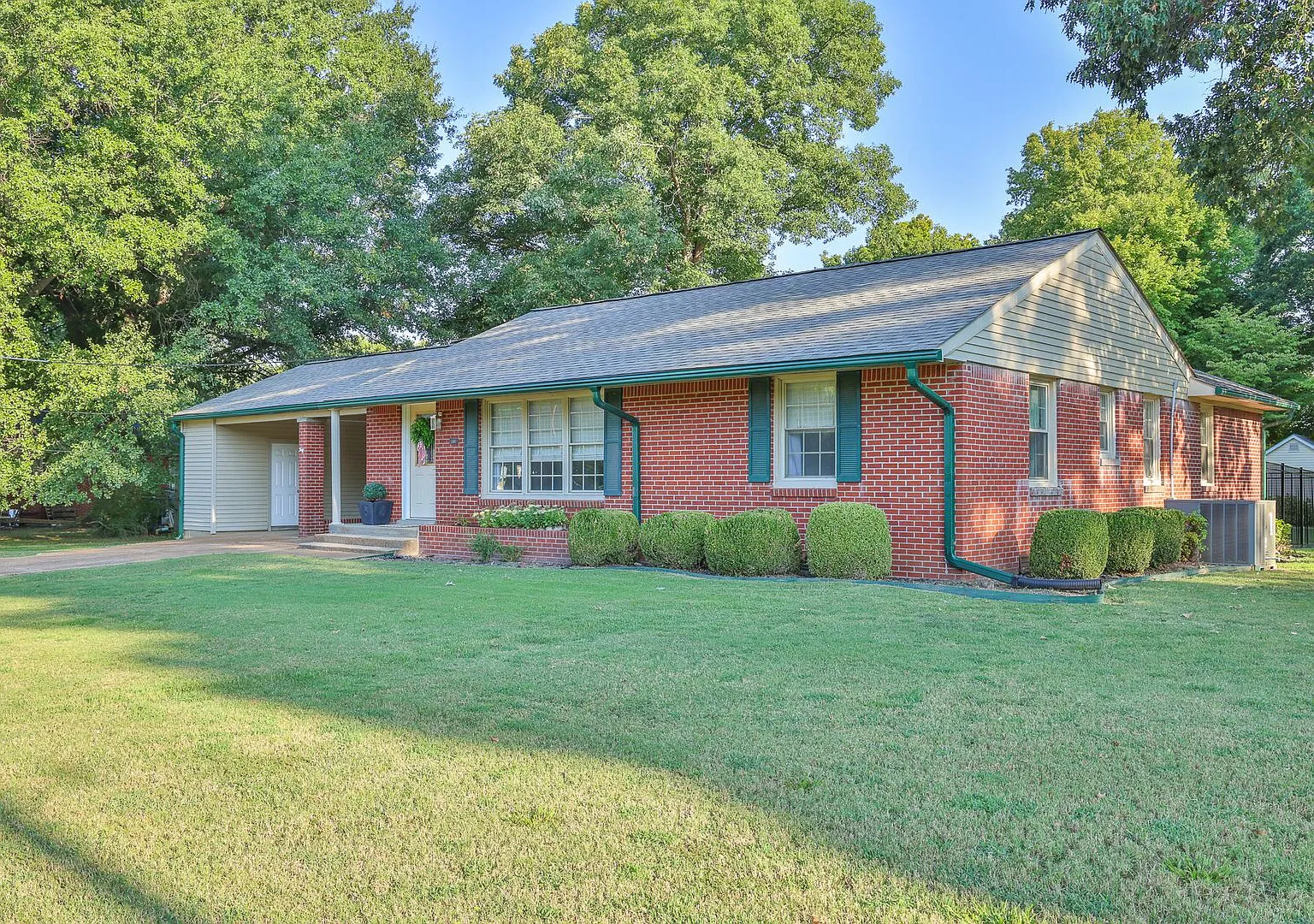 Recently Updated 3 Bed, 2 Bath Home in Martin! — Photo 3