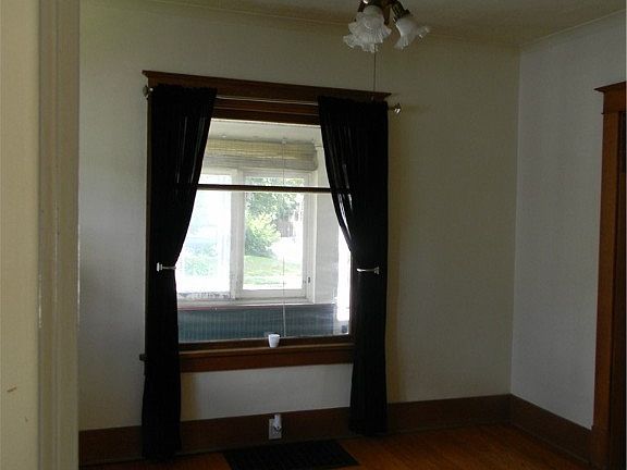 5th image of 143 Hyde Ave