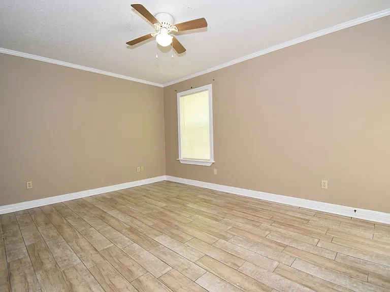 460 E Maryland Ave — Photo 11