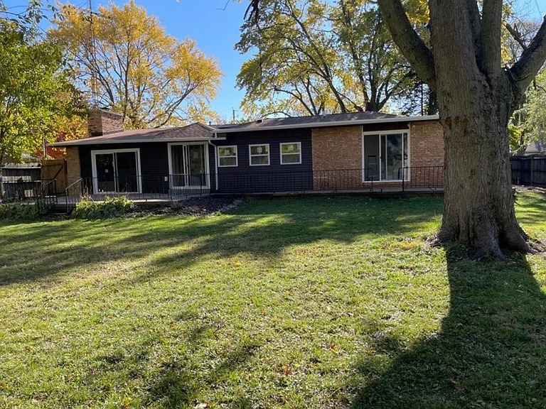 325 Winwood Ave — Photo 2
