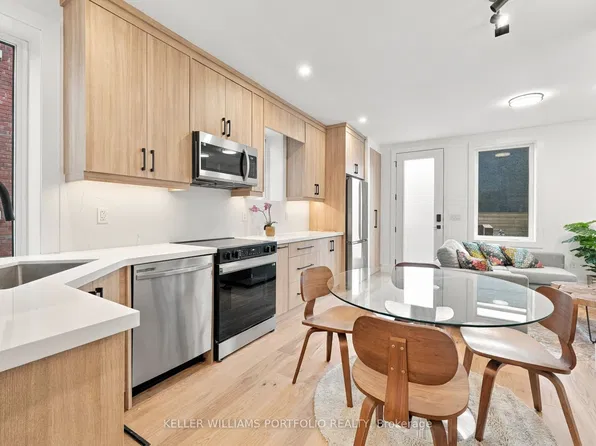 173 Beatrice St, Toronto, ON M6G 3E9