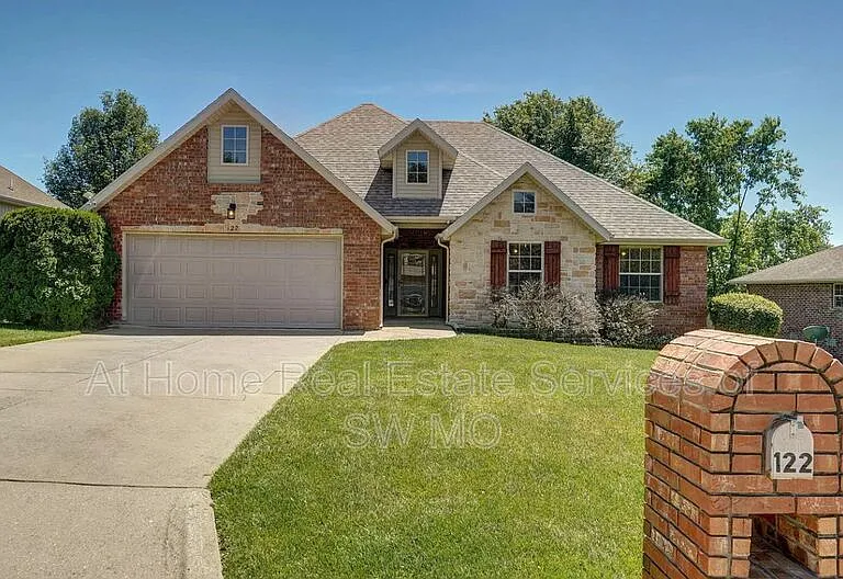 122 W Sandalwood Ln — Photo 1