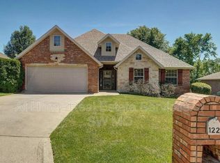 122 W Sandalwood Ln, Nixa, MO 65714