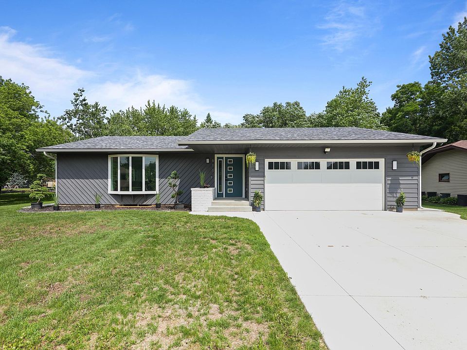 1st image of 611 8th Ave N