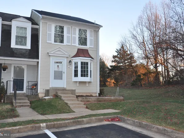 25 Wyatt Ct, Sterling, VA 20165