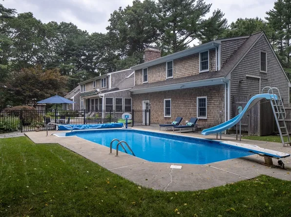4 Beaver Path, Mattapoisett, MA 02739