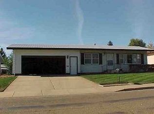 871 Senior Ave, Dickinson, ND 58601