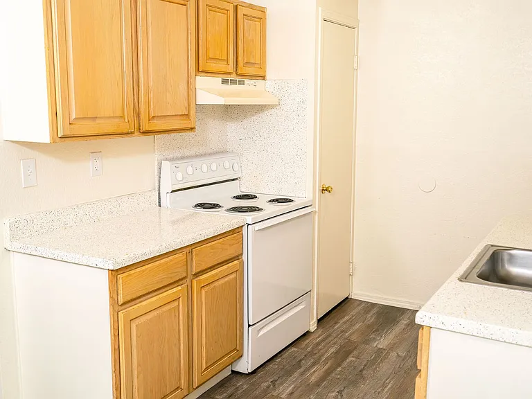 Tamarack Place Apartments — Photo 4
