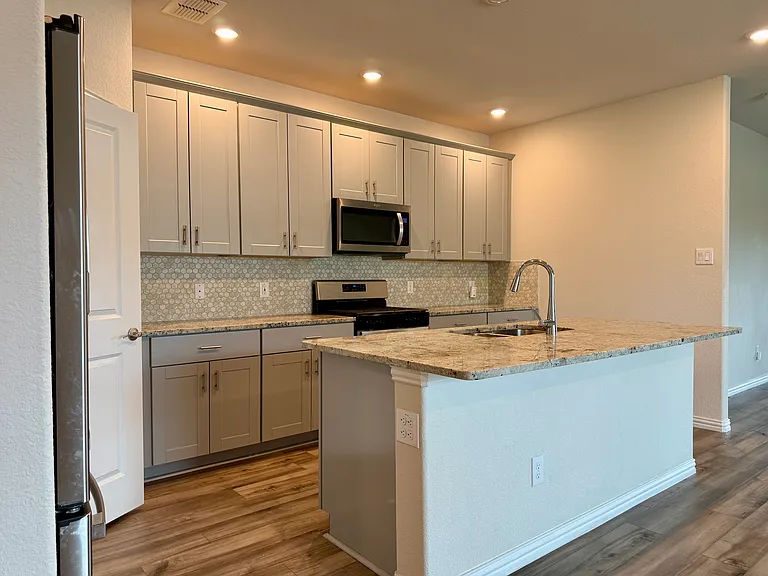 1425 Rolling Fox Dr — Photo 7