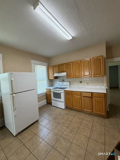 3 bed, 1.0 bath, 1000 sqft, $1,700 — Photo 2