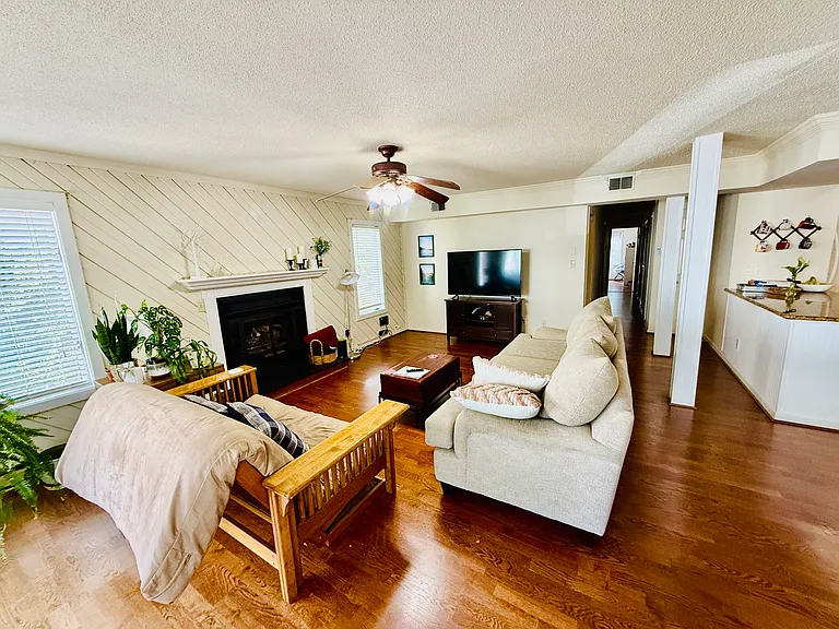 2328 Croix Dr — Photo 15