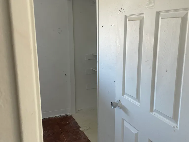 21281 Park Ave — Photo 17