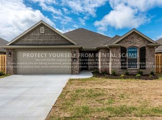 4863 W Croft Dr, Fayetteville, AR 72704