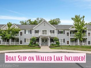 1127 S Lake Dr UNIT 205, Novi, MI
