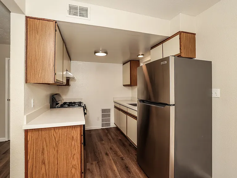 5851 Vallejo St #D — Photo 11