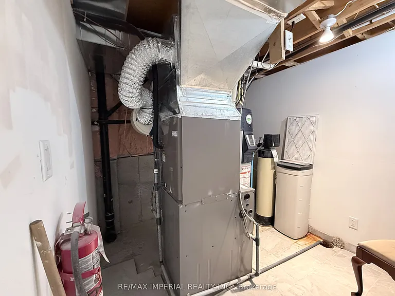 17 Deerwood Cres — Photo 26