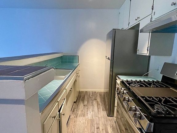 5th image of 1126 N Clark St #3