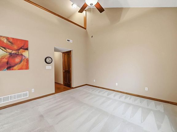 4th image of 864 Ashley AVENUE