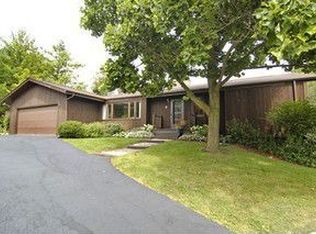 25576 N Paddock Ln, Tower Lakes, IL 60010