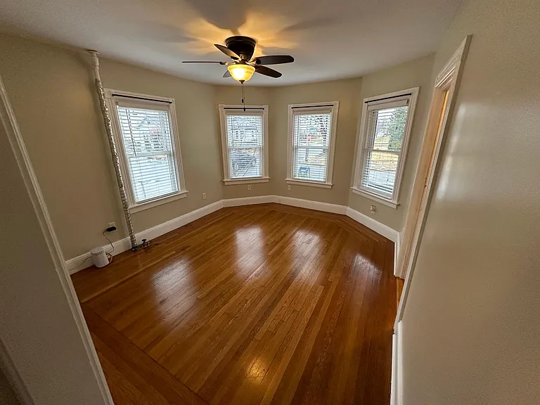 196 Clarence St #1 — Photo 1