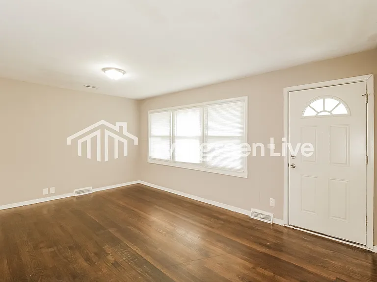 11213 Crystal Ave — Photo 3