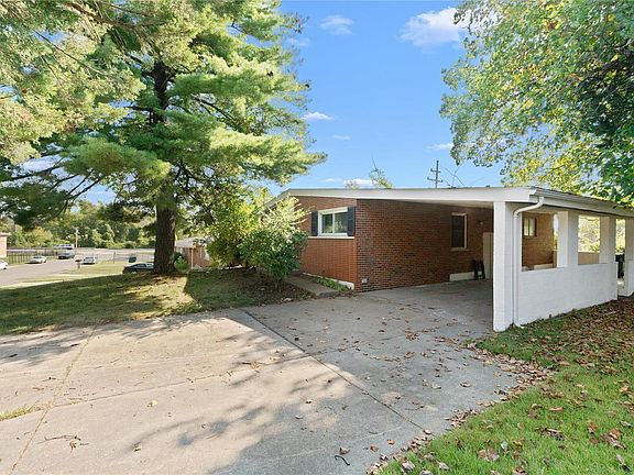 2nd image of 2142 Sun Valley Dr