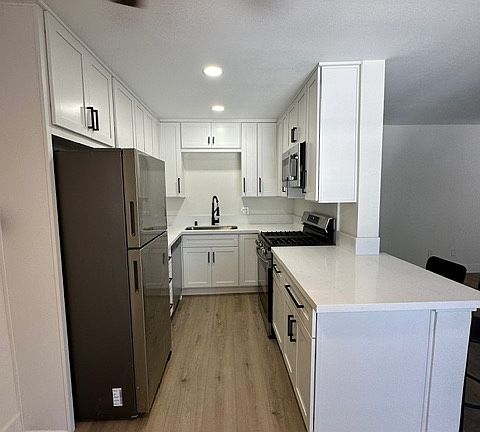 5th image of 383 W Bay St #7