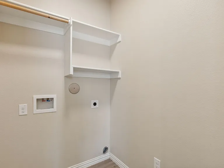 731 W Bond St — Photo 21