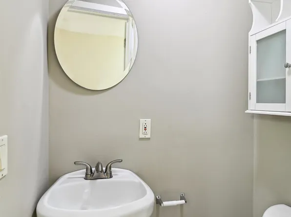 8 Carroll Place image 14 of 21