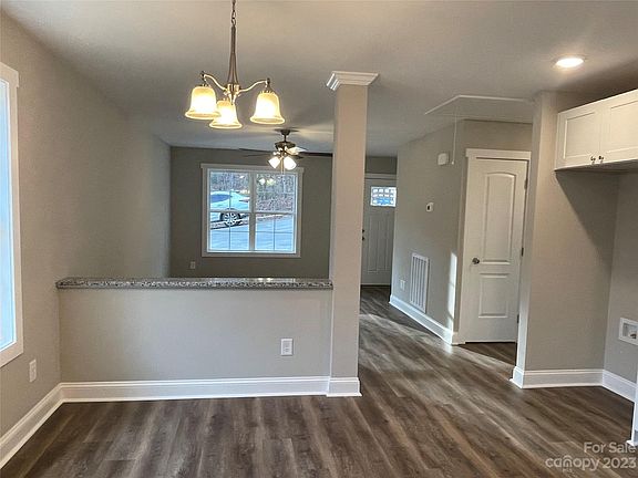 5th image of 1326 Hill St
