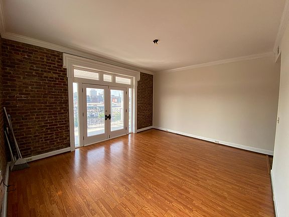 4th image of 209 W 5th Ave #301