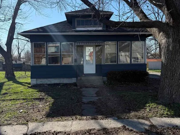 1002 N Johnson St, Marion, IL 62959