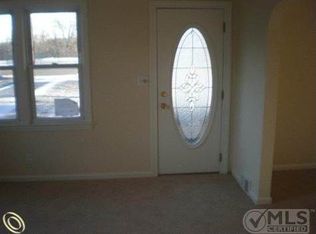 3872 N River Rd, Fort Gratiot, MI 48059