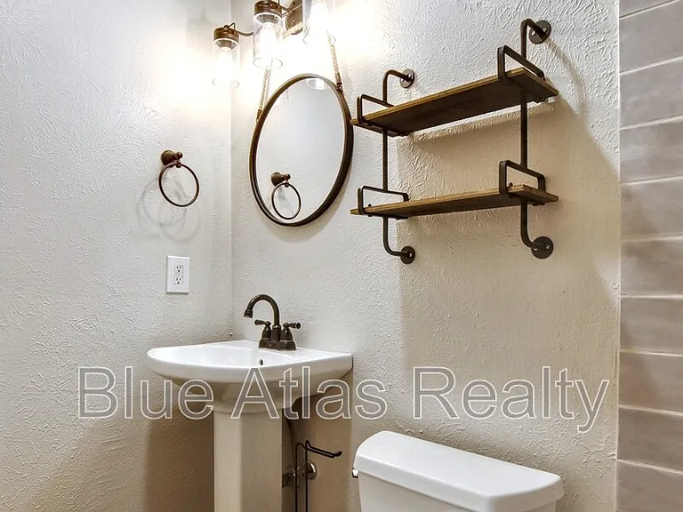 1313 Monaco Dr — Photo 17