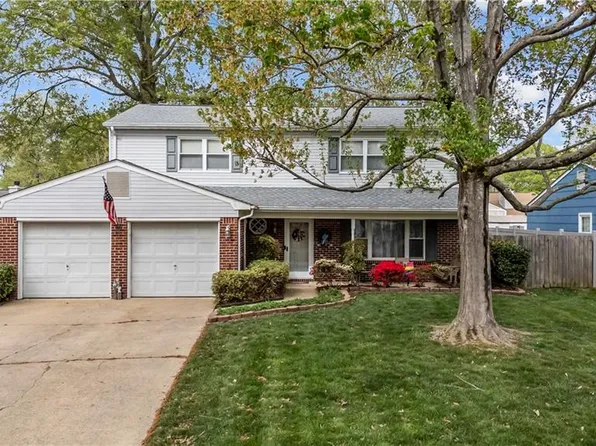 3348 King Richard Ct, Virginia Beach, VA 23452