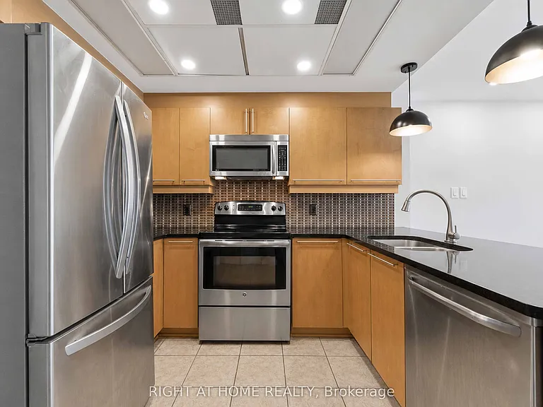 134 York St #1009 — Photo 2