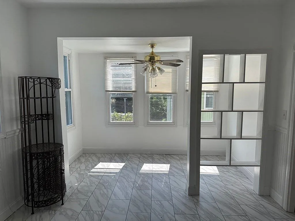 3 bed, 1.0 bath, 950 sqft, $3,650 — Photo 3