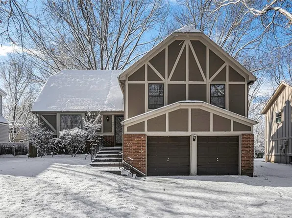 14824 S Homestead Dr, Olathe, KS 66062