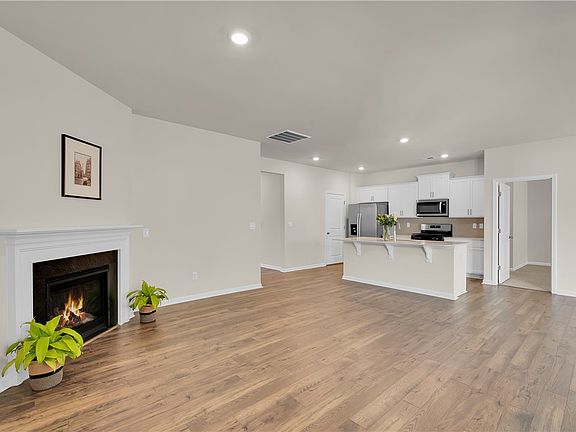 5th image of 102 Fancy Trl