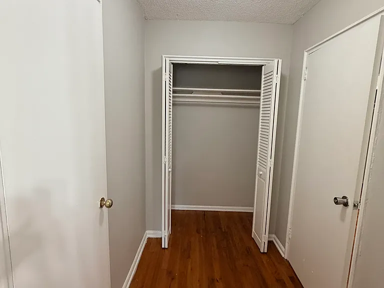572 Whitney Ave #1E — Photo 10
