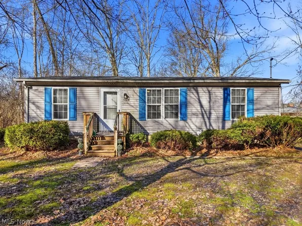 6805 Henderson St, Ravenna, OH 44266