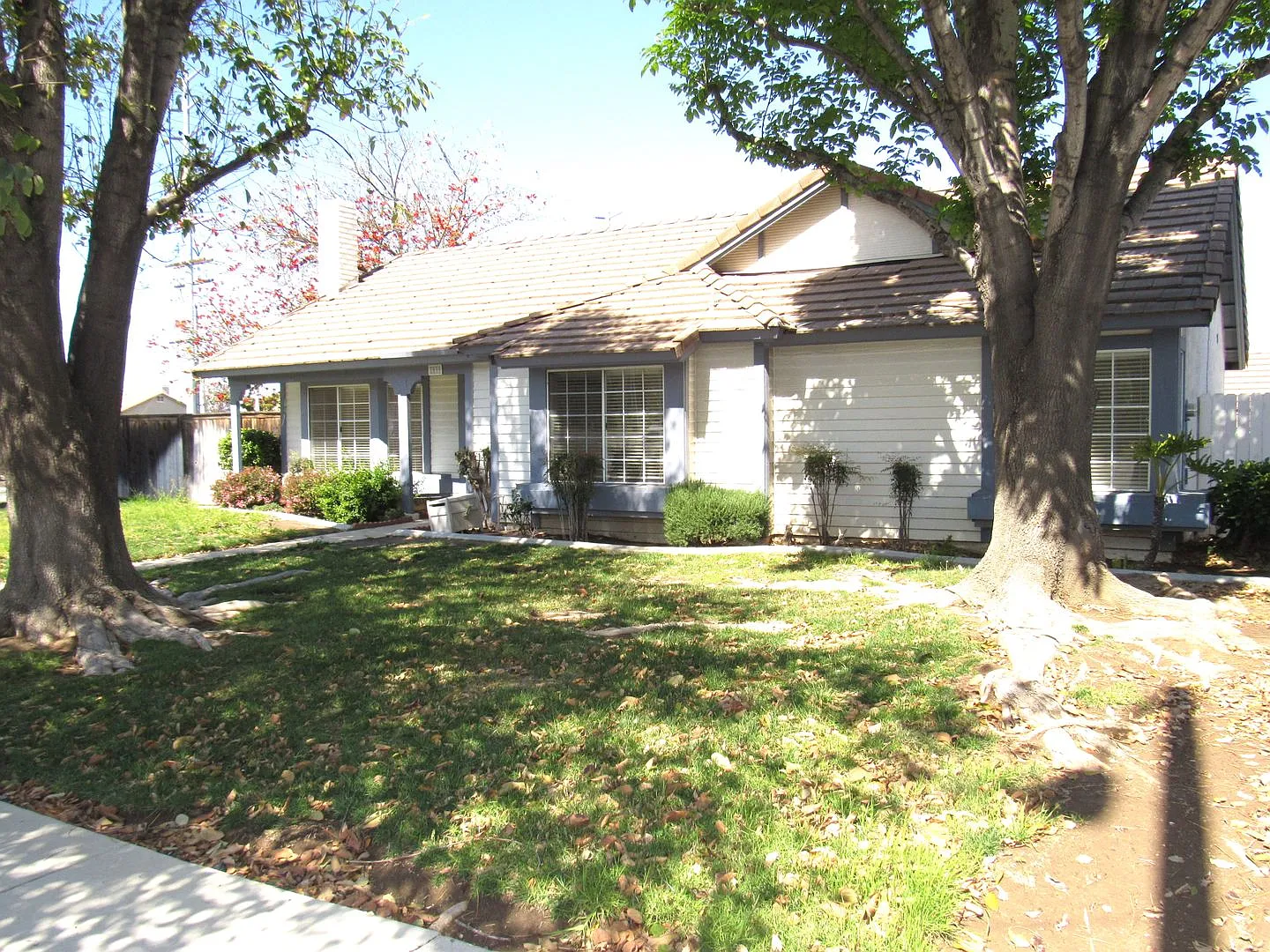Spacious and Well Maintained 3 Bedroom 2 Bath single Family Home in The City of Corona — Photo 2