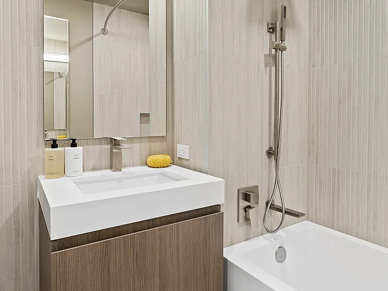 644 E 14th St #207 — Photo 9
